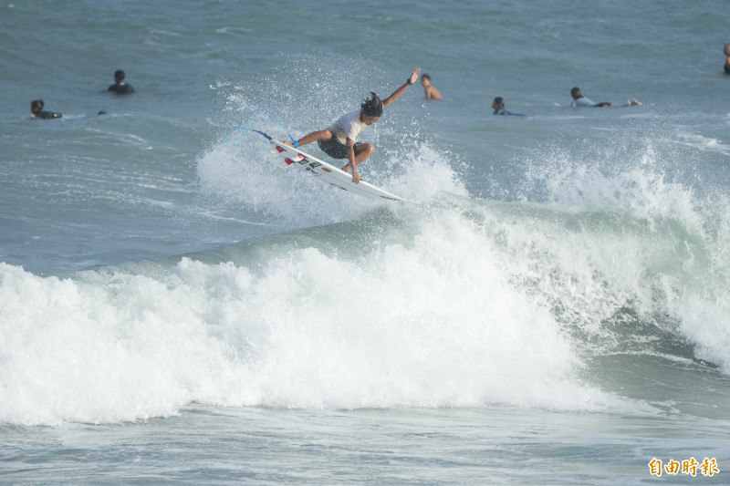 屢屢可見選手快速飛起。（記者劉人瑋攝）