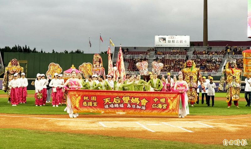 桃園慈護宮及中壢仁海宮日前一起至球場辦理「雙媽會」，保佑樂天桃猿球隊順利奪冠。（資料照，記者李容萍攝）