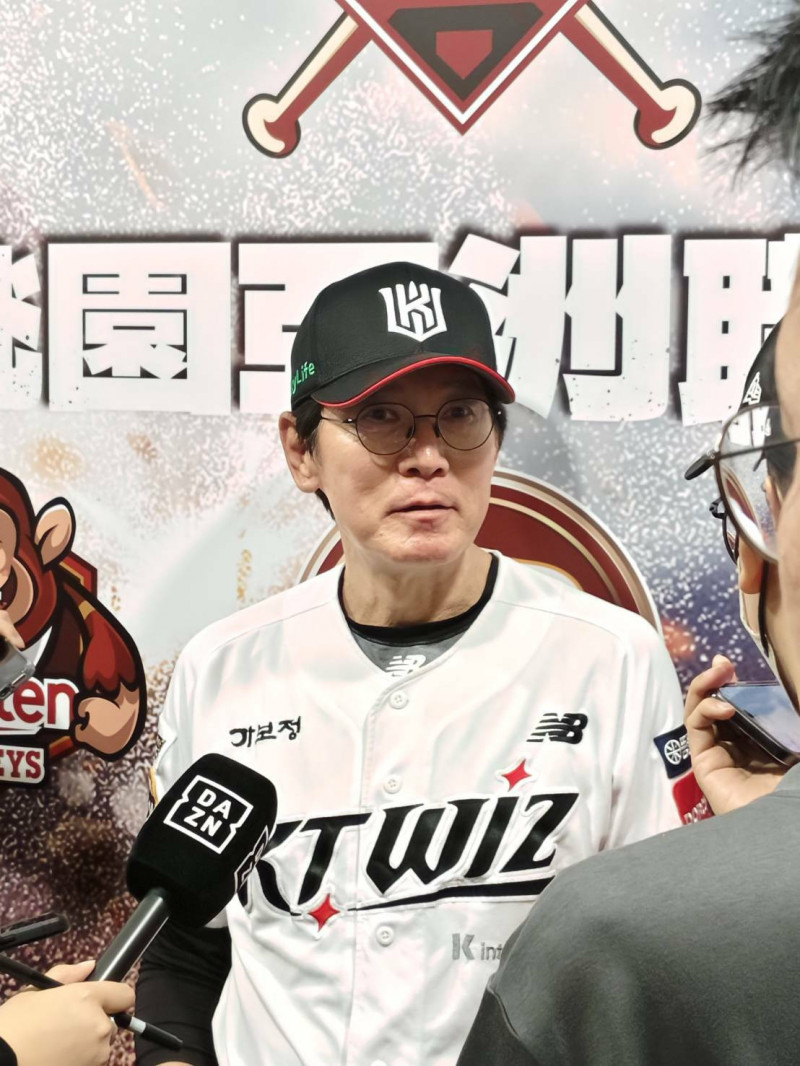 KT巫師總教練李強喆。（桃園市政府提供）
