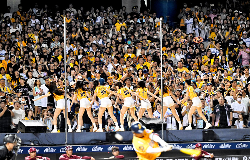 中信兄弟是中職最賺錢人氣球隊，也是史上第1支「10億元隊」。
（資料照）