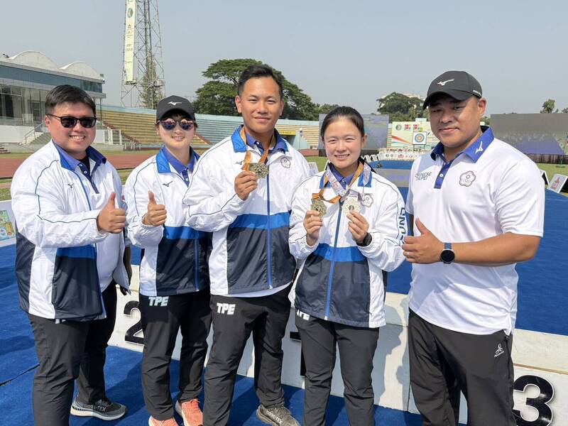 戴宇軒、李彩綺奪金。（射箭協會提供）
