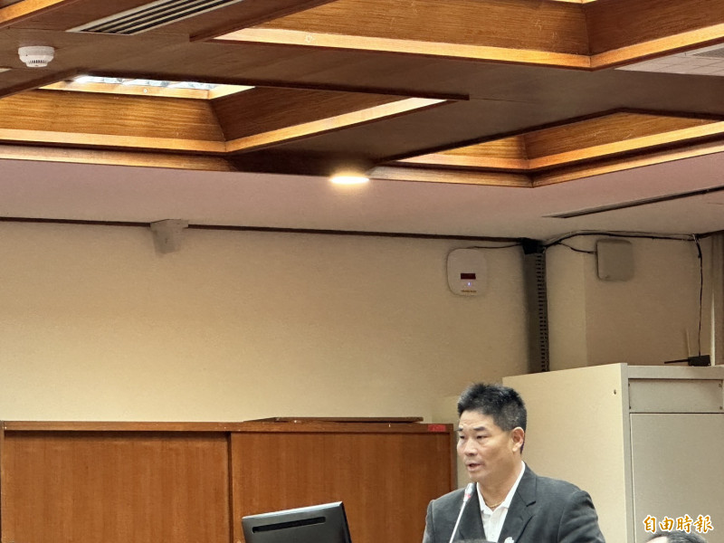 東園國小總教練賴敏男。（記者盧養宣攝）