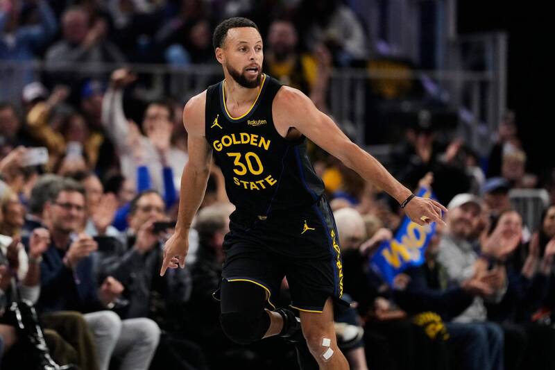 NBA》柯瑞轟9顆三分球拿38分 勇士仍不敵拓荒者吞3連敗 - 自由體育