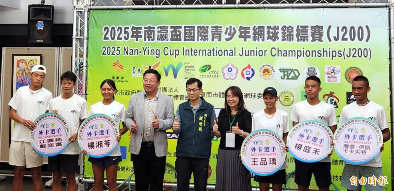 2025南瀛盃國際青少年網球錦標賽11月23日至30日在南市新營網球場舉行，台灣、法國、美國、俄羅斯等12個國家的優秀青少年選手參賽。（記者王涵平攝）