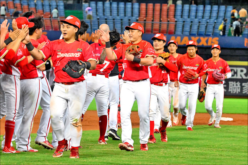 味全龍12月中將公布教練團改組名單。（資料照）