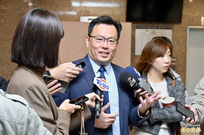 運動部次長鄭世忠接受媒體訪問。（記者叢昌瑾攝）