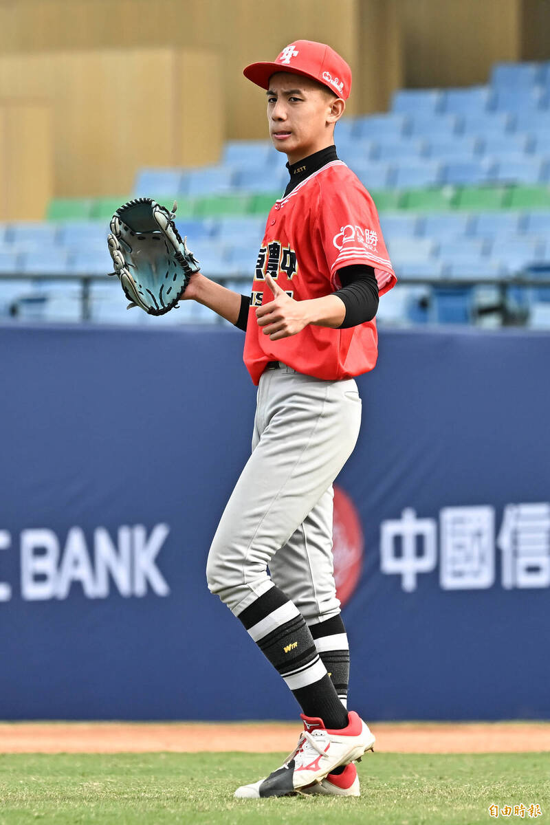 台東體中先發投手曾睿豪。（記者陳志曲攝）