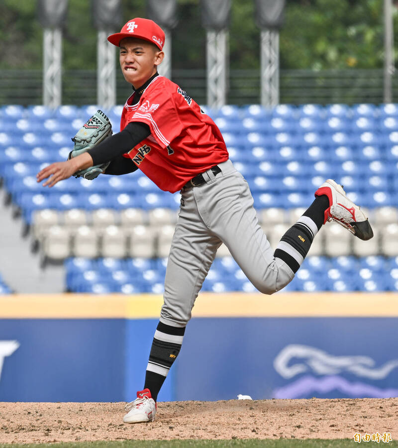 台東體中先發投手曾睿豪。（記者陳志曲攝）