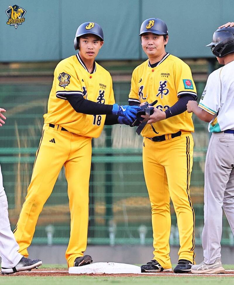 蔡琞傑（左）。（中信兄弟提供）