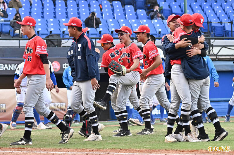 台東體中拿下勝利。（記者陳志曲攝）