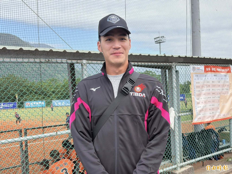 富邦悍將林栚呈參加關懷盃少棒賽周邊活動。（記者徐正揚攝）