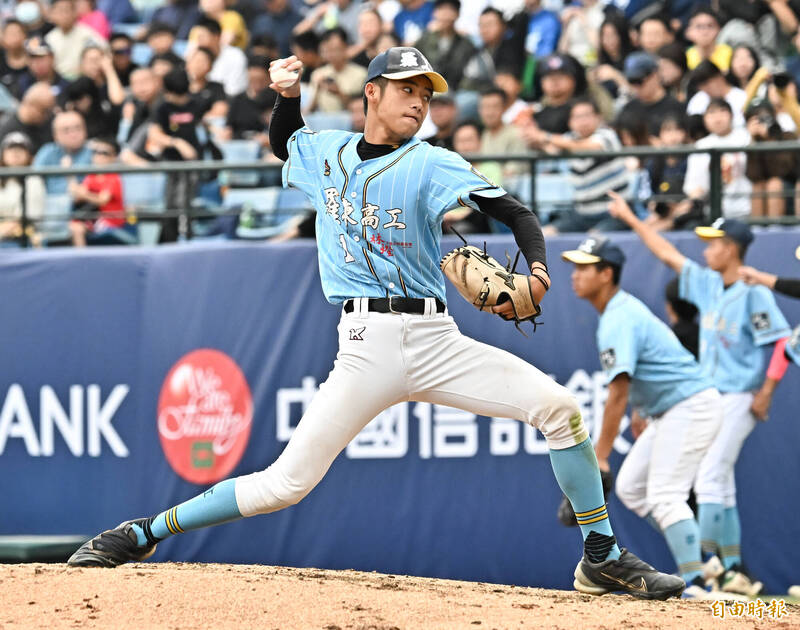 羅東高工郭靖源拿下投手獎。（記者陳志曲攝）