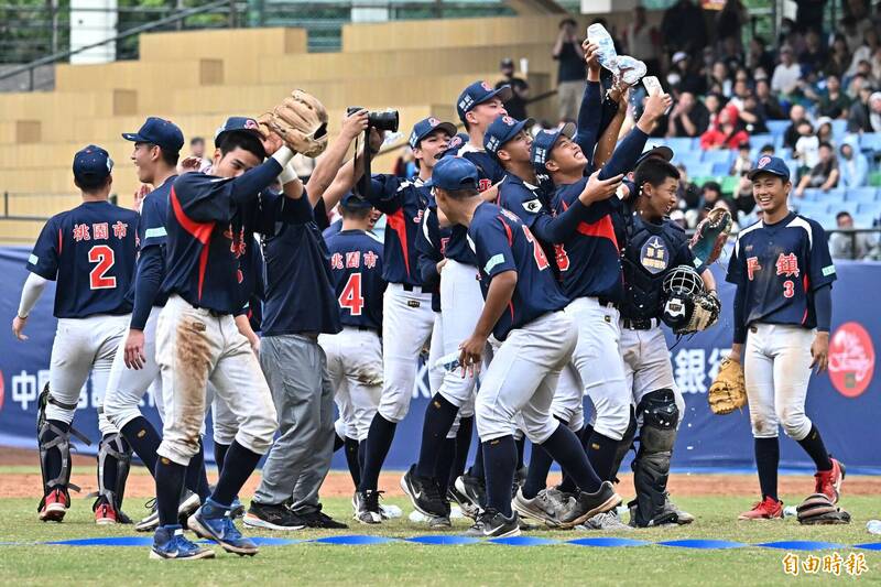 平鎮奪冠。（記者陳志曲攝）