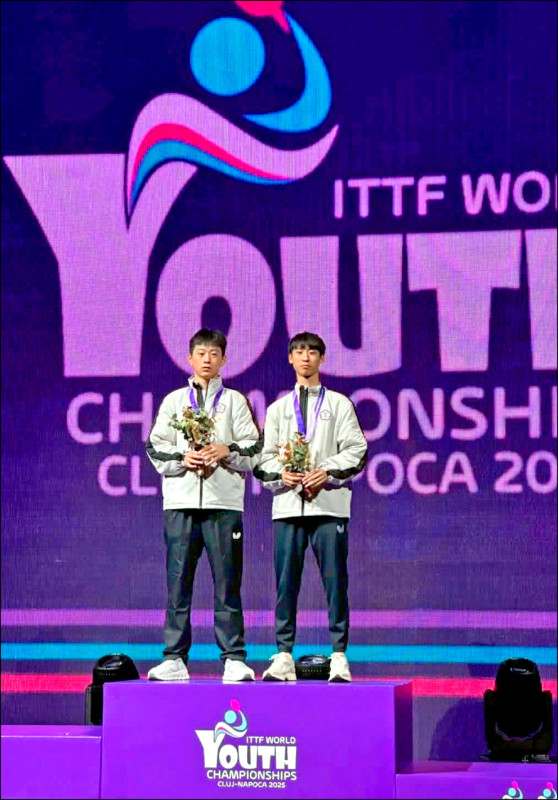 台灣小將郭冠宏／徐絃家昨在2025年世界青少年桌球錦標賽勇奪U19男雙金牌。（圖：合作金庫銀行桌球隊提供）