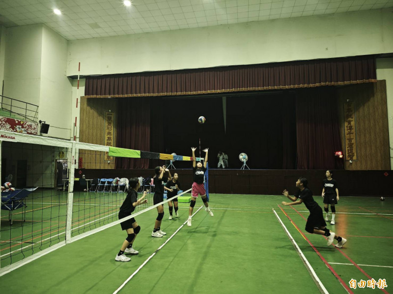 內埔國小接連奪冠，鎖定中華盃為最終目標。（記者陳彥廷攝）