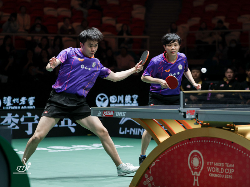 林昀儒（左）、鄭怡靜在第一點混雙為台灣隊搶下3局。（取自ITTF官網）