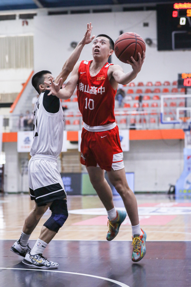 南山高中謝旻耕出賽23分鐘，拿19分、10籃板、4助攻（高中體總提供）