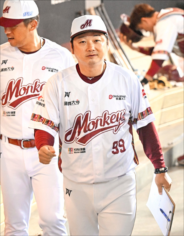 樂天桃猿總教練人選至今仍未確定，傳前教頭曾豪駒有回鍋擔任的可能性。（資料照）