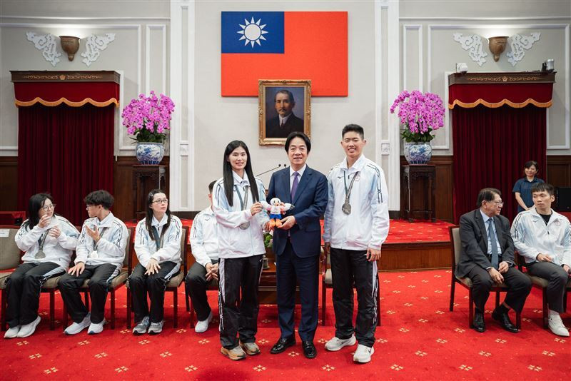 總統賴清德接見「2025年東京第25屆達福林匹克運動會」代表團選手、教練及隊職員。（ 總統府提供）