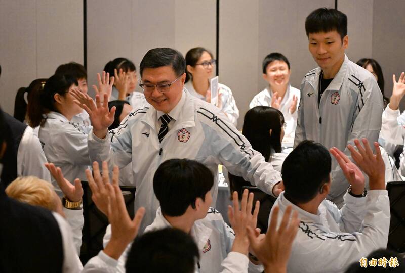 行政院長卓榮泰設宴慰勞東京達福林匹克運動會代表團，感謝他們為國爭光的付出與努力。（記者林正堃攝）