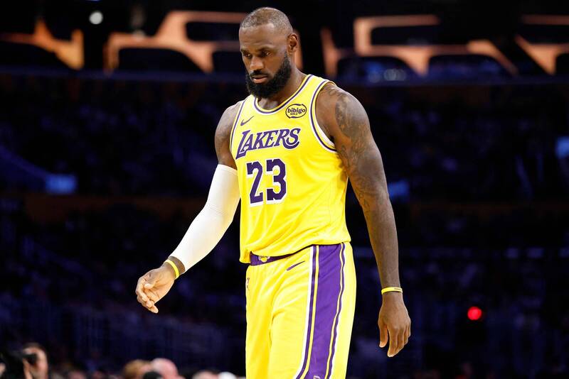 詹姆斯整場僅拿10分。（法新社）