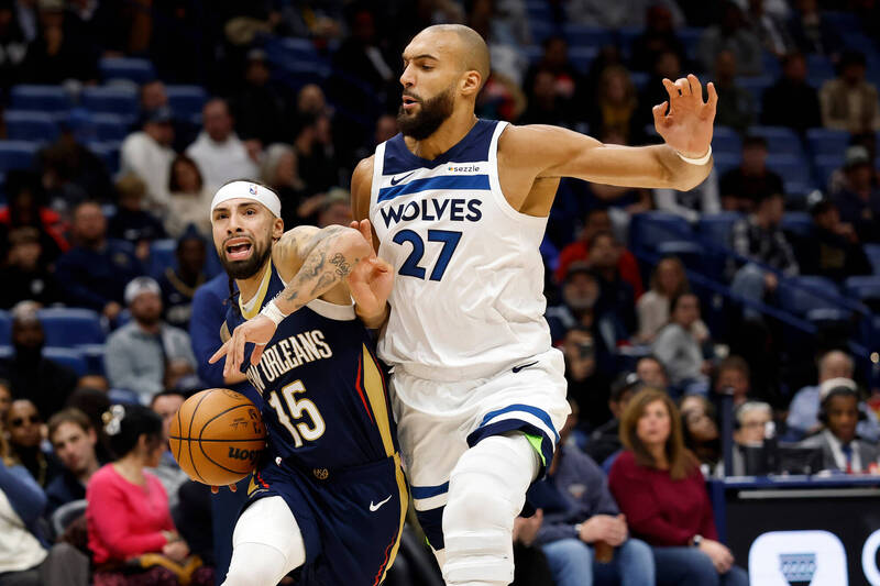 戈貝爾（右）拿下26分13籃板。（美聯社）