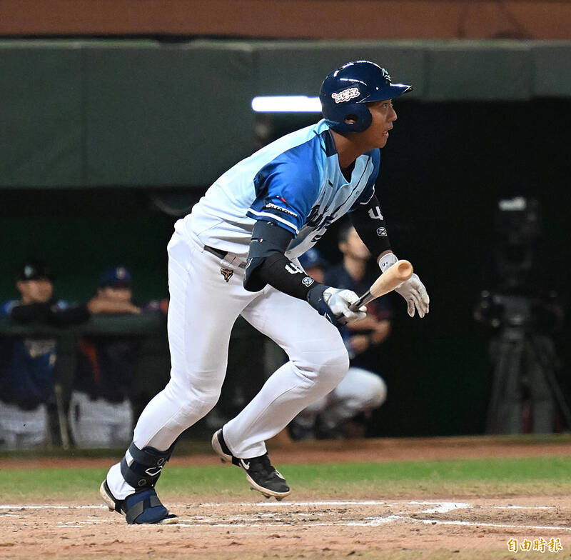 高捷一壘安打 1分打點。（記者李惠洲攝）