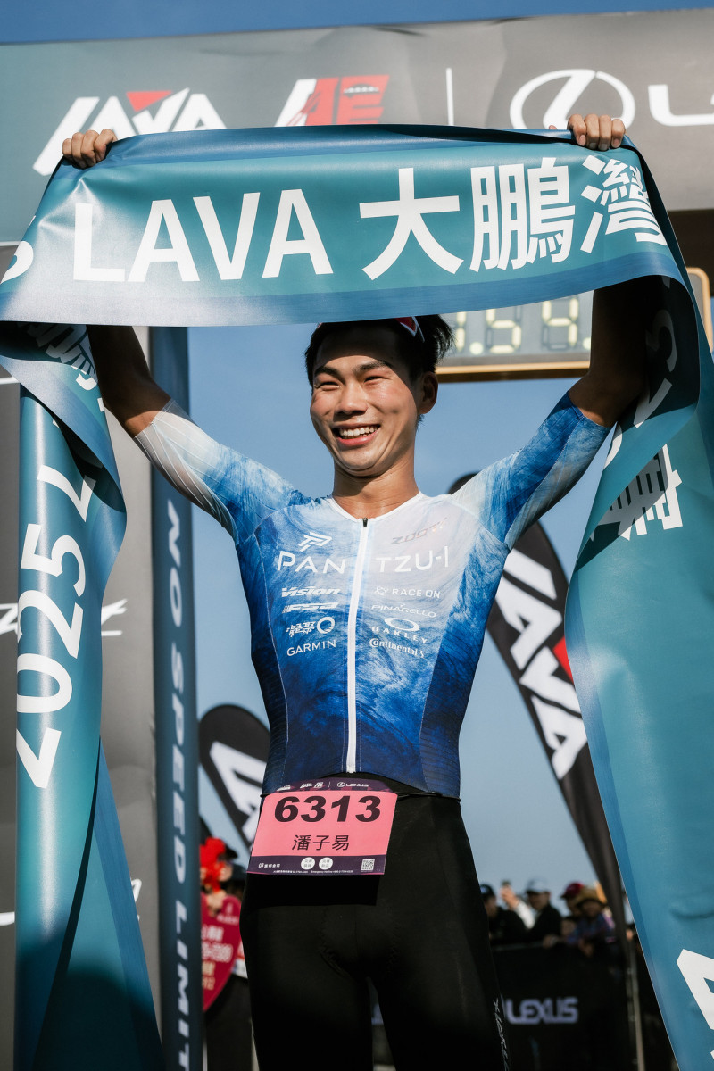 男子組冠軍潘子易。（LAVA鐵人公司提供）
