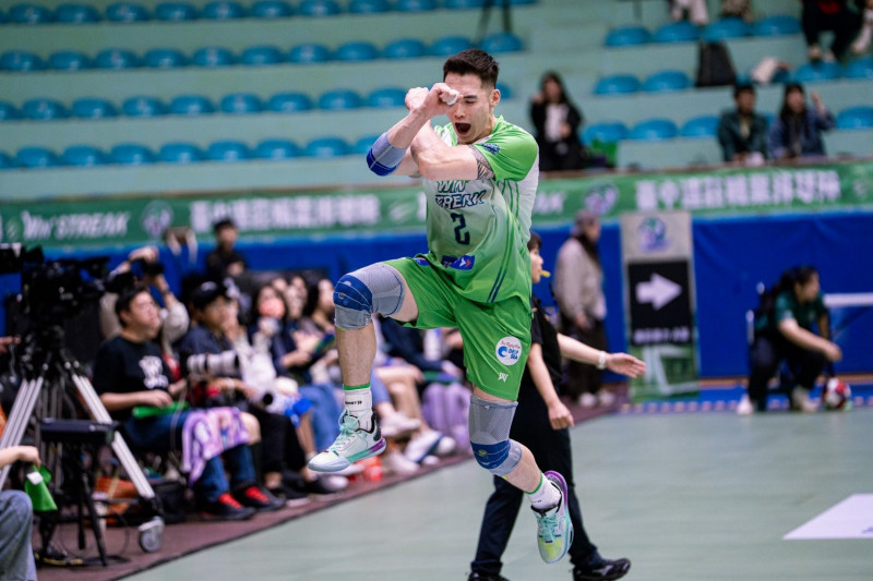 漢佳攔網慶祝。（連莊提供）