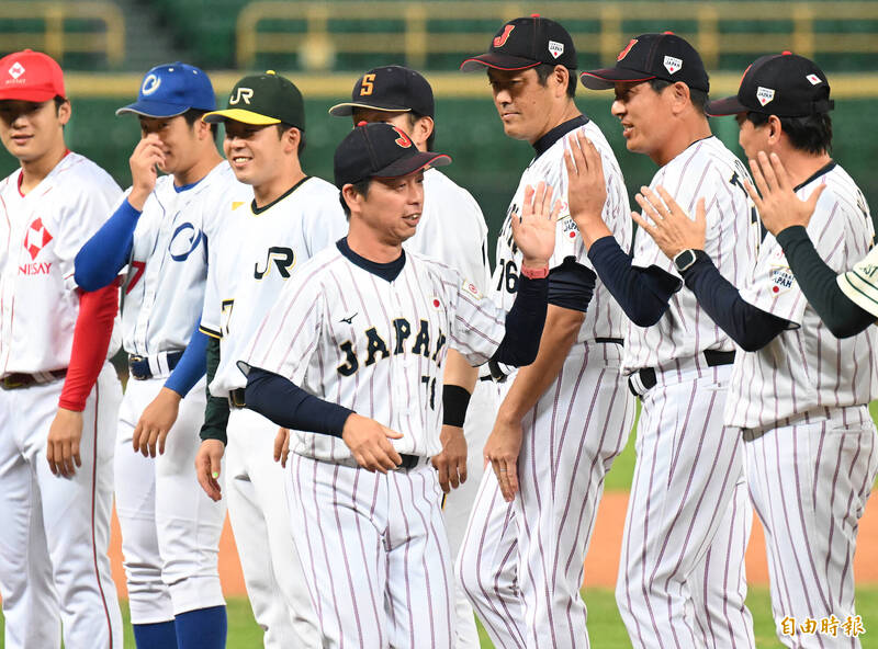 日本社會人總教練川口朋保。（記者李惠洲攝）