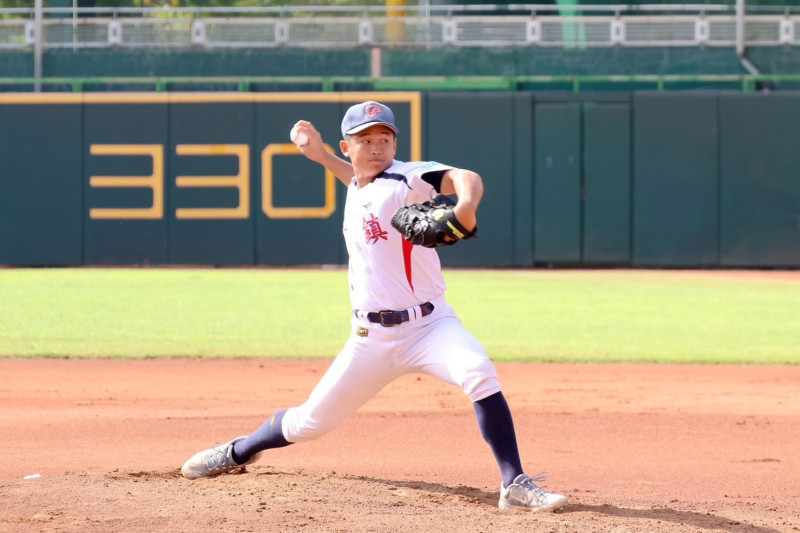 114學年度高中棒球聯賽鋁棒組，平鎮高中李星漢在冠軍戰拿下勝投。（學生棒球聯盟提供）