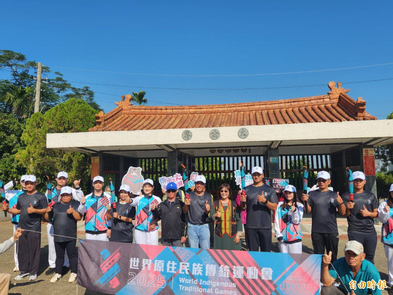 2025世界原住民族傳統運動會（簡稱世原運）將於明日在台灣登場，聖火傳遞今抵西拉雅族吉貝耍部落。（記者王涵平攝）