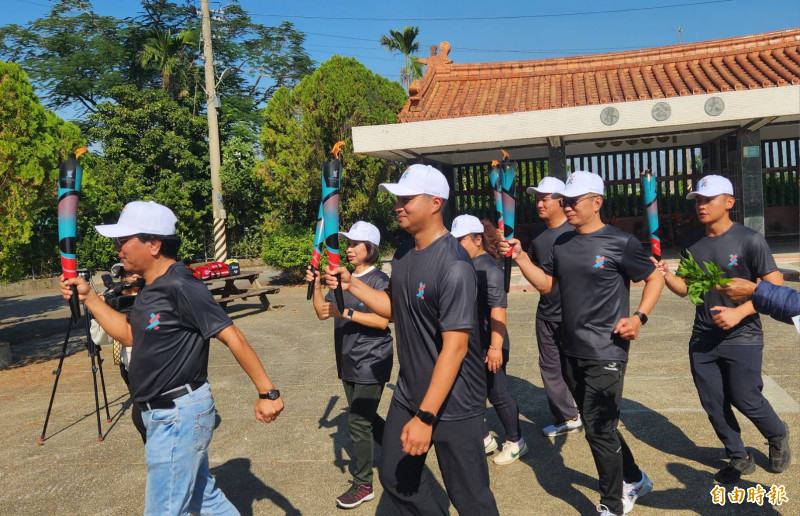 2025世界原住民族傳統運動會（簡稱世原運）將於明日在台灣登場，聖火傳遞今抵西拉雅族吉貝耍部落。（記者王涵平攝）