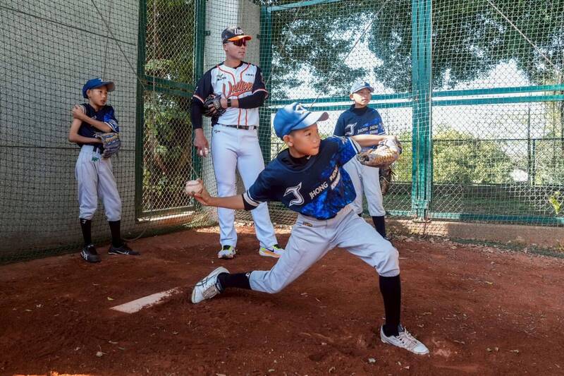 金酒盃棒球訓練營今展開，姚杰宏、林泓弦帶隊分組訓練。（統一獅提供）