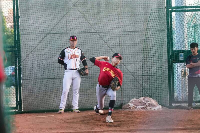 金酒盃棒球訓練營今展開，姚杰宏、林泓弦帶隊分組訓練。（統一獅提供）