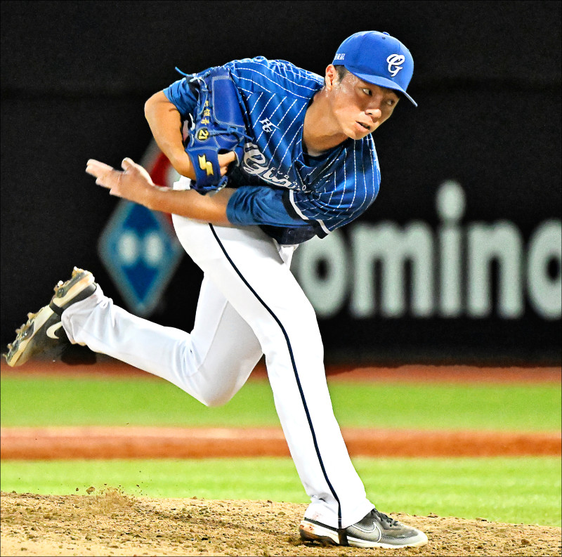 被悍將放在60人名單外的藍愷青，季中才改練側投。（資料照）