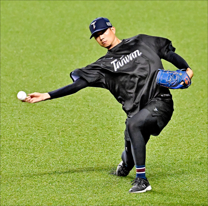 黃子鵬是近年中職表現最出色的低肩側投。（資料照）