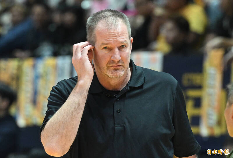 雲豹總教練羅德爾。（記者林正堃攝）