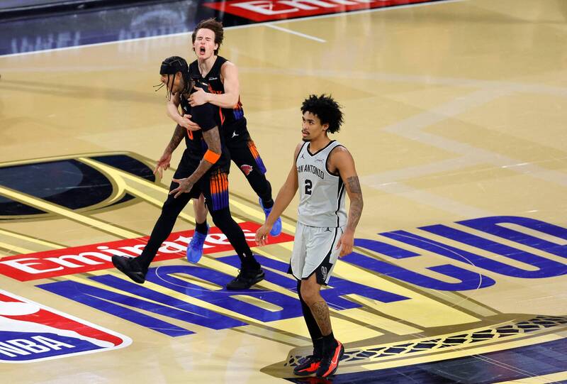 NBA》阿努諾比聯手布朗森 尼克逆轉馬刺奪隊史首座NBA盃冠軍