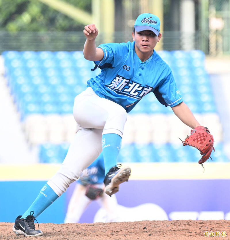 新北藍楊曜丞。（記者林正堃攝）