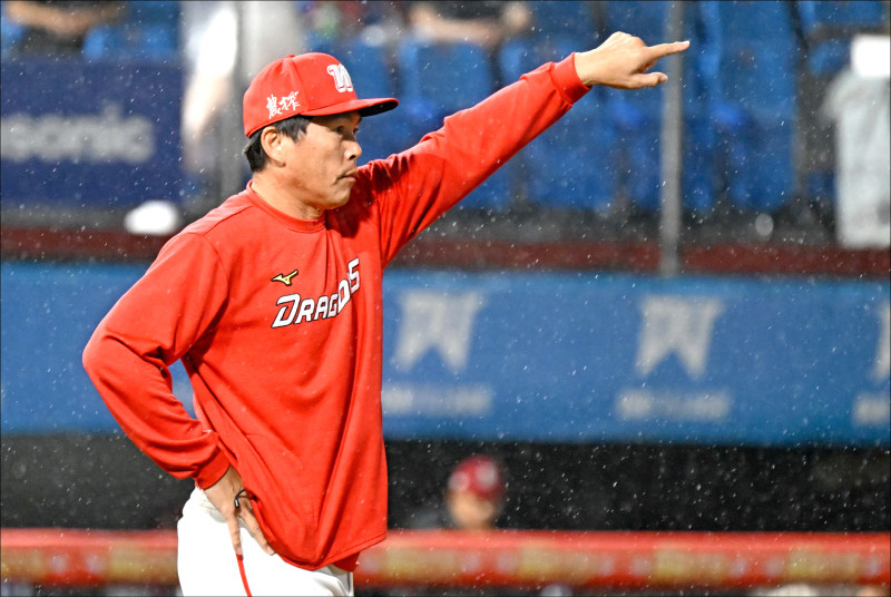 葉君璋續任龍隊總教練。（資料照）