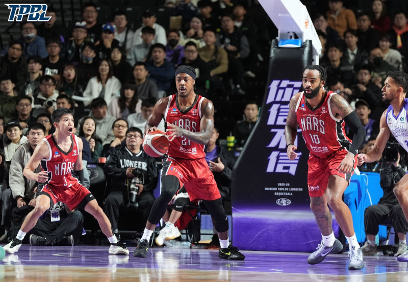 威力斯（中）、基德（右）。（TPBL提供）