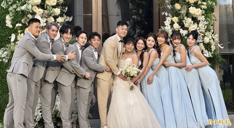 王齊麟今晚在台北萬豪酒店舉行世紀婚禮，和愛妻陳詩媛證婚交換誓詞。（記者林岳甫攝）