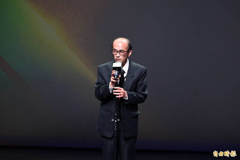 本屆終身成就獎，由蔡崇濱教練的兒子蔡瀚文先生代表領獎。（記者王藝菘攝）