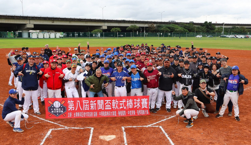 第八屆新聞盃。（台灣棒球記者作家協會）