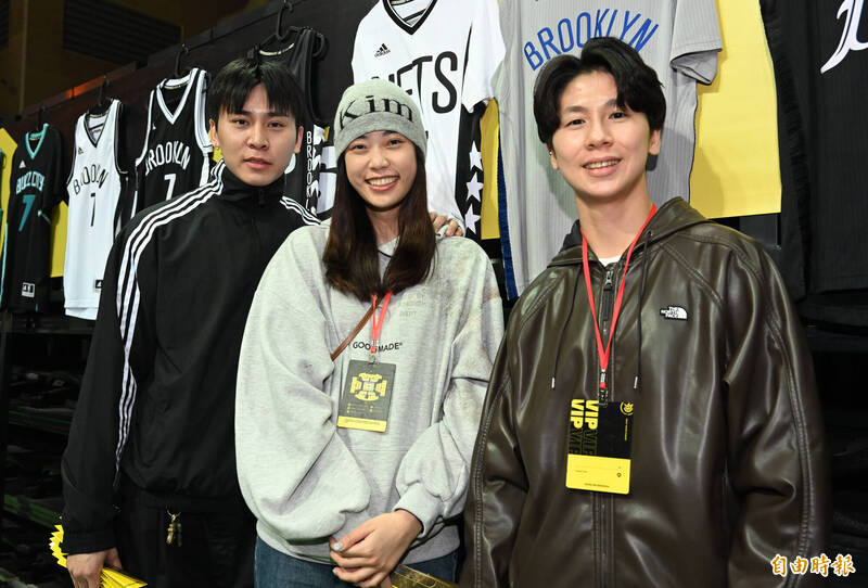林郁婷、羅嘉翎與邱相榤。（記者林正堃攝）