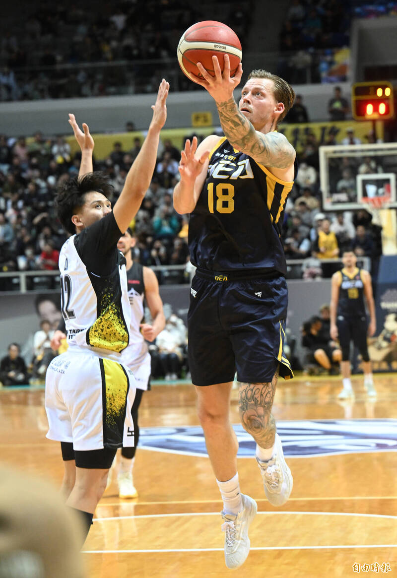飛克上籃得分。（記者林正堃攝）