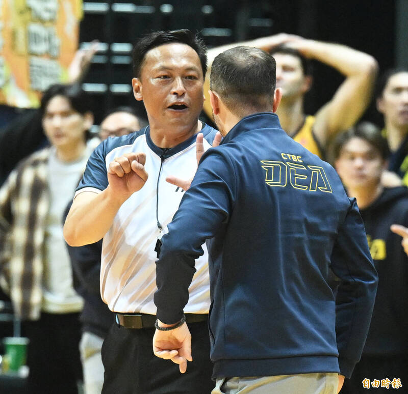 中信特攻教練莫米爾不滿判決。（記者林正堃攝）