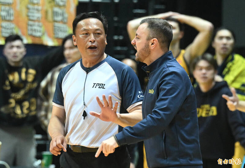 中信特攻教練莫米爾不滿判決。（記者林正堃攝）