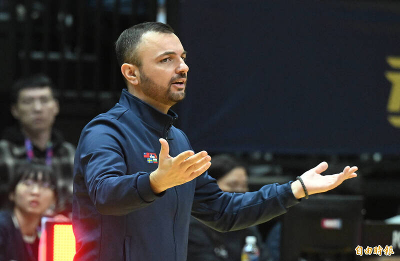 中信特攻教練莫米爾不滿判決。（記者林正堃攝）